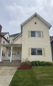 813 Parade St