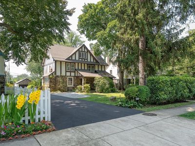 282 Hathaway Ln