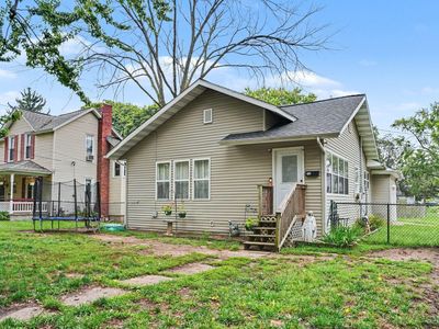 212 East Ave N