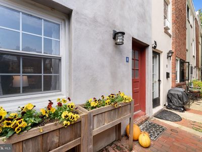 718 Addison St APT F
