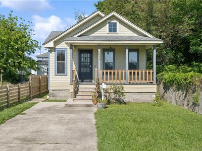 1810 Old Saint Bernard St