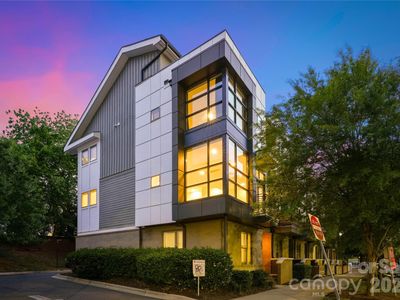 211 Doggett St