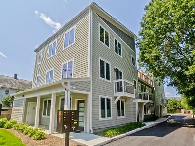 2-2B 107 Williams St