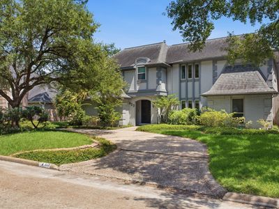 923 Daria Dr