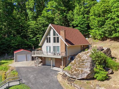832 Cliffs Edge Rd