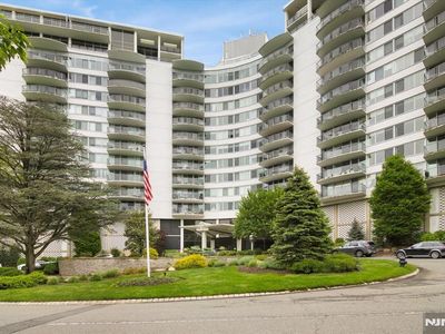 1 Claridge Dr APT 523