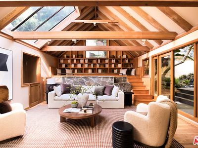 2030 Benedict Canyon Dr