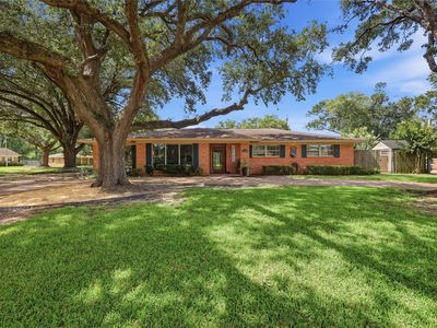 3890 Kenwood Dr