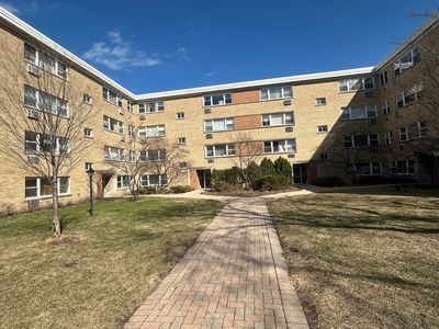 7435 N Ridge Blvd APT 2B