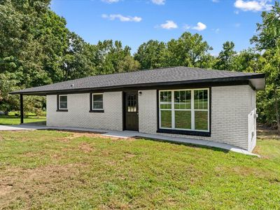128 Robinhood Dr SE
