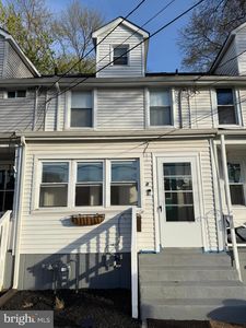 84 E Burlington St