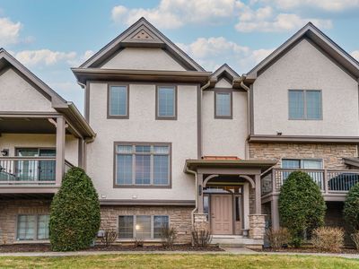 285 Regency Ct Unit B