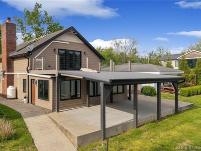252 River Road W