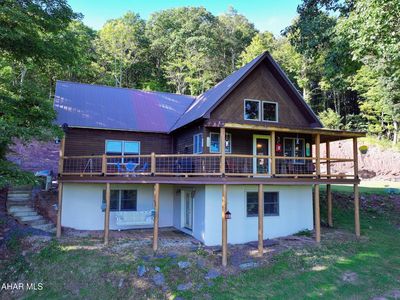 1077 Queen Rd