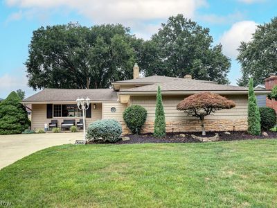 Property at 15848 Galemore Dr, Middleburg Heights, OH