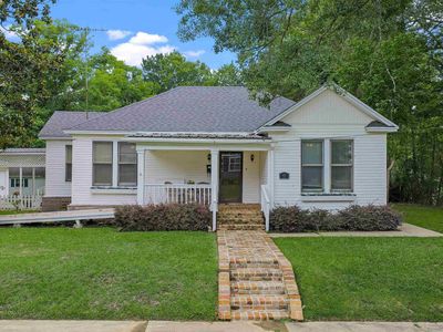 607 E Delta St