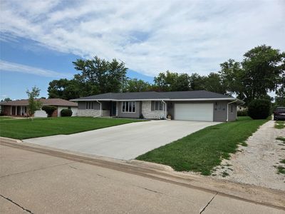 305 NW 4th St