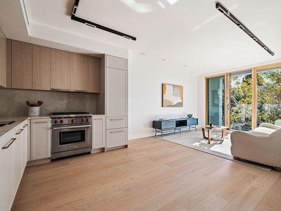 636 Lorimer St Floor 3