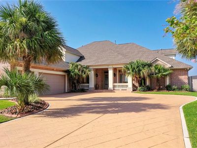 987 Lakeshore Blvd