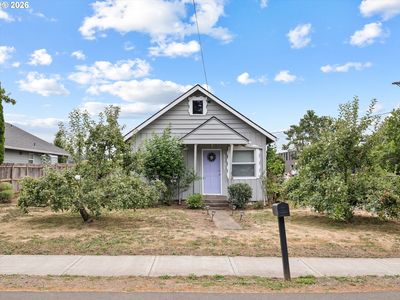 1131 Leonard St