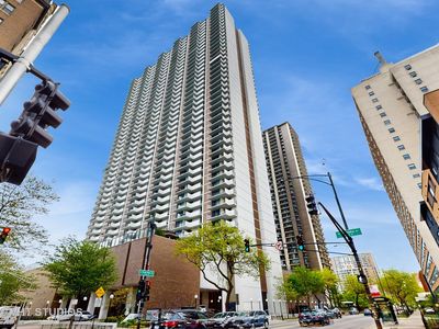 6033 N Sheridan Rd APT 27B