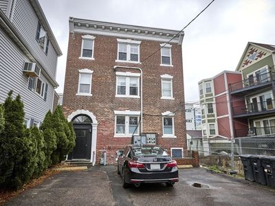 6 Bedford St Suite 1F
