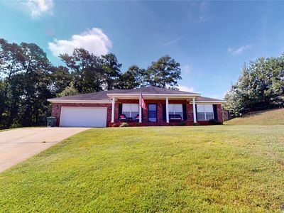 112 Mohegan Dr