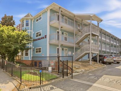 1605 Queen Anne Way
