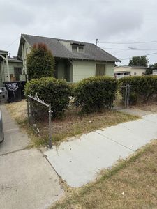 3203 Webster Ave