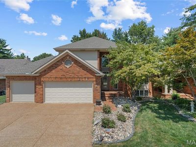 2 Pine Hollow Ct