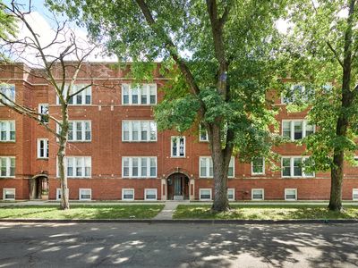 7209 N Damen Ave #3