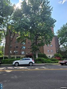 2345 Linwood Ave