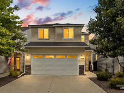 2234 E Sharptail St