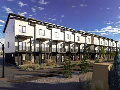 600 Lawrence Ave #7