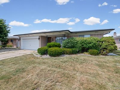 3647 Veronica Dr