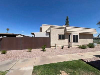 925 E LODGE Drive