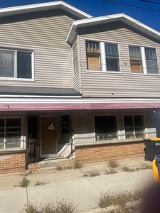 701 Knapp St NE