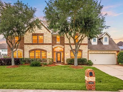 2321 Lakeway Dr