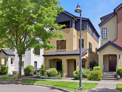 2909 Lord Byron Pl