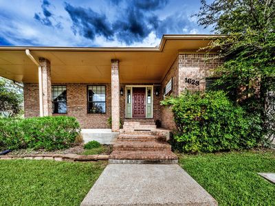 1623 Green Briar Dr
