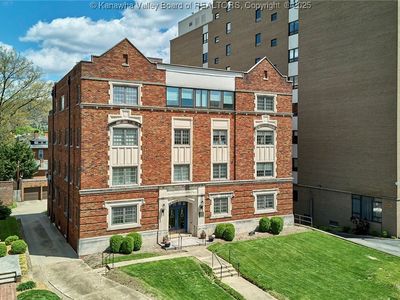 1570 Kanawha Blvd E APT 201