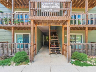 3200 E John Hinkle Pl #1