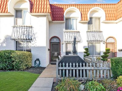 14 Alhambra Drive #14