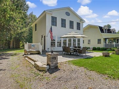 98 Hazelmere Ave