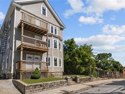 8 Humes St