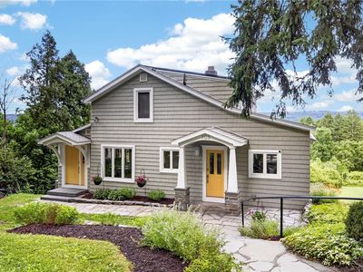 105 Hillcrest Dr