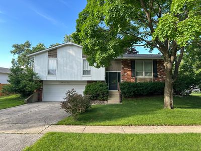 Property at 8119 Eastwood Ln, Woodridge, IL
