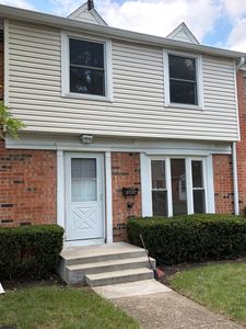 2037 Duxbury Ct