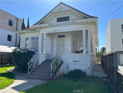 210 E 29th St