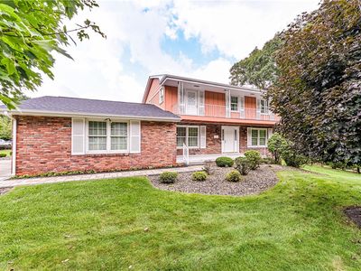 10 Holly Dr